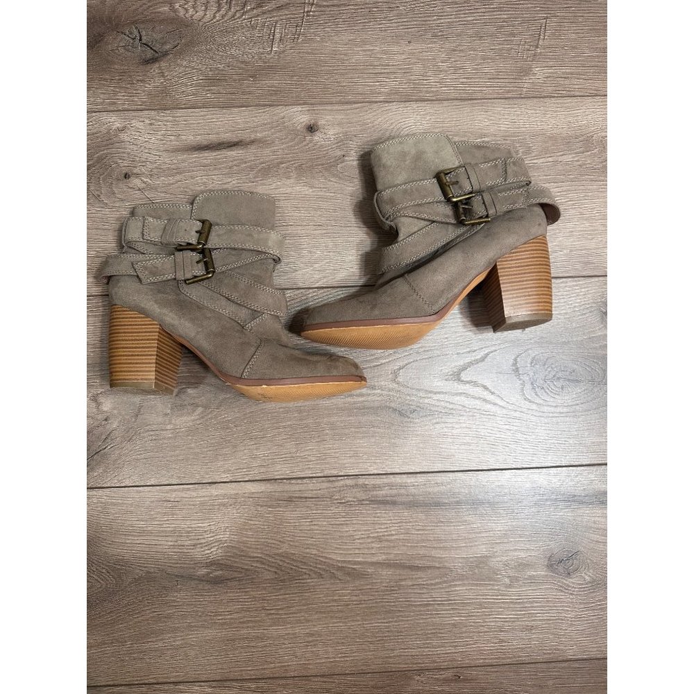 American Eagle Outfitters Shoes Taupe Faux Suede Bu ankle bootie